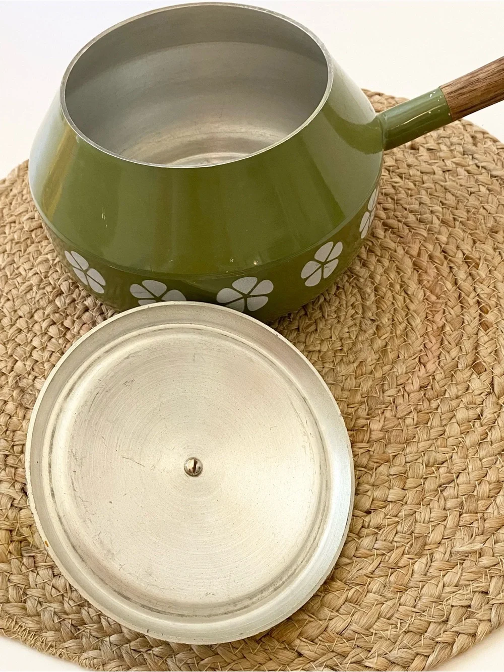 vintage ENAMELWARE Fondue Pot/Saucepan in “Flower Power” Green